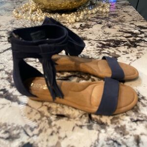 KOOLABURRA BY UGG SUEDE ANKLE STRAP TASSEL WEDGE SANDALS
